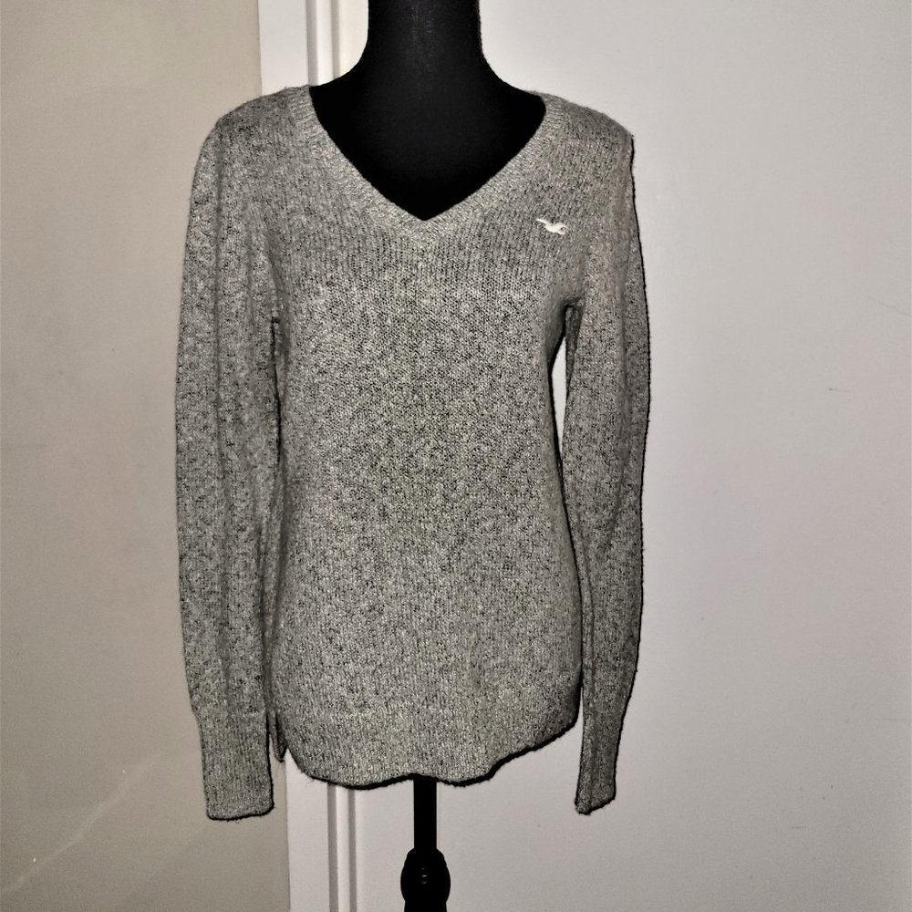 NWT!  Hollister Gray-Marled V-Neck Sweater - S